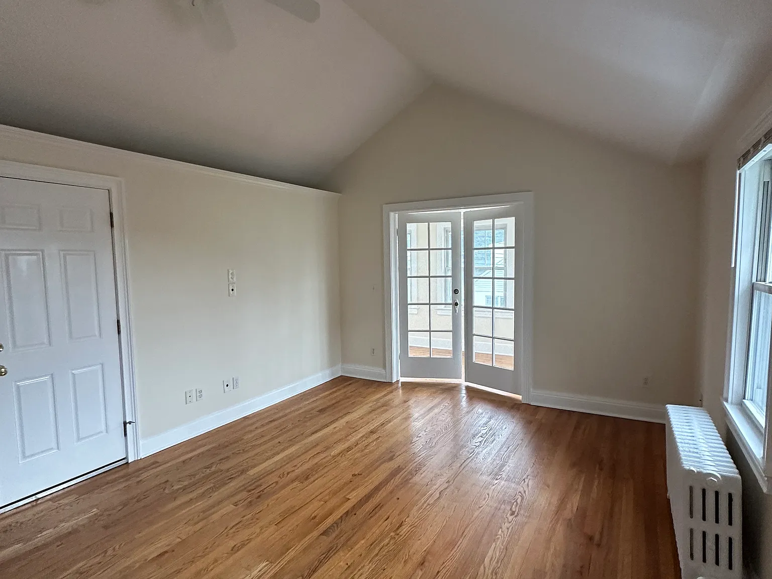 2 bed, 1000 sqft, $2,200 — Photo 4