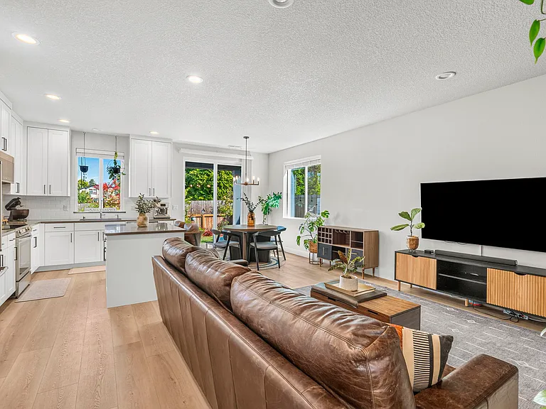 10001 NE 44th Ct — Photo 15