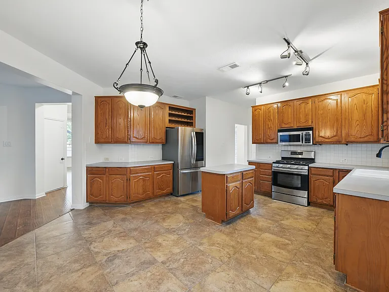 916 Sugarberry Ln — Photo 14