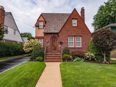 6 Troy Place, Merrick, NY, 11566