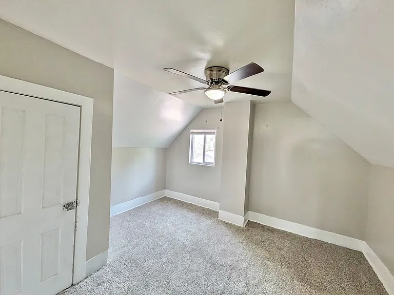 1021 E Abriendo Ave — Photo 14