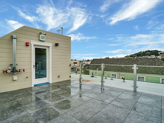 3rd image of 1010 Stanyan St #12