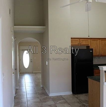 3rd image of 918 Moonlit Cres