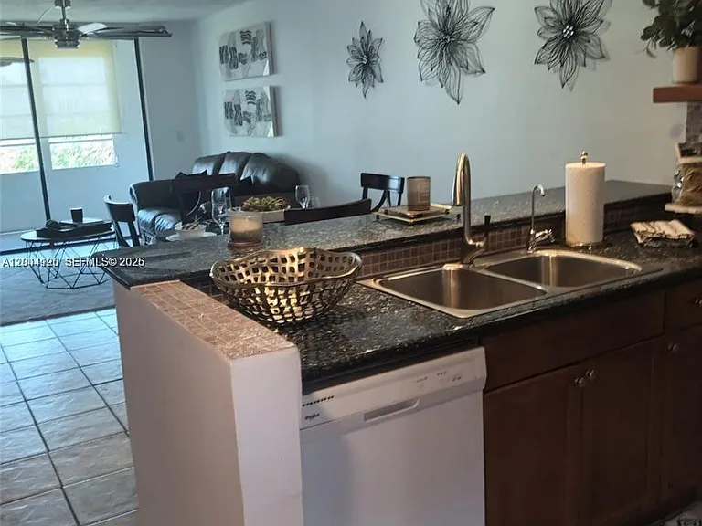 2821 Somerset Dr #312 — Photo 14