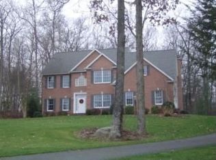 8 Deerfield Dr, Wilbraham, MA 01095