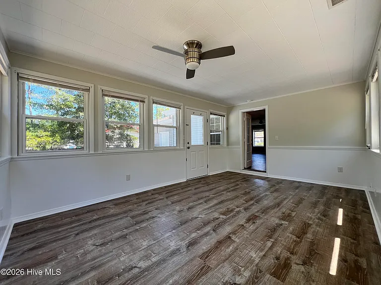 1093 Harbor Dr SW — Photo 16