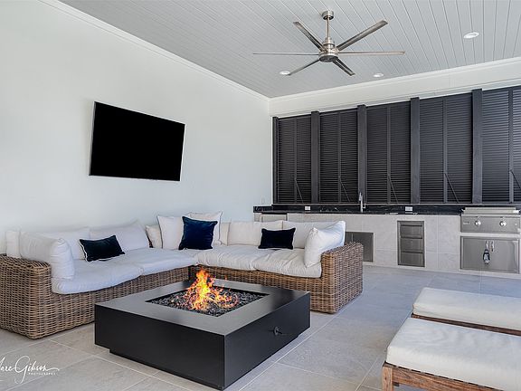 3rd image of 1072 Winterberry Ln