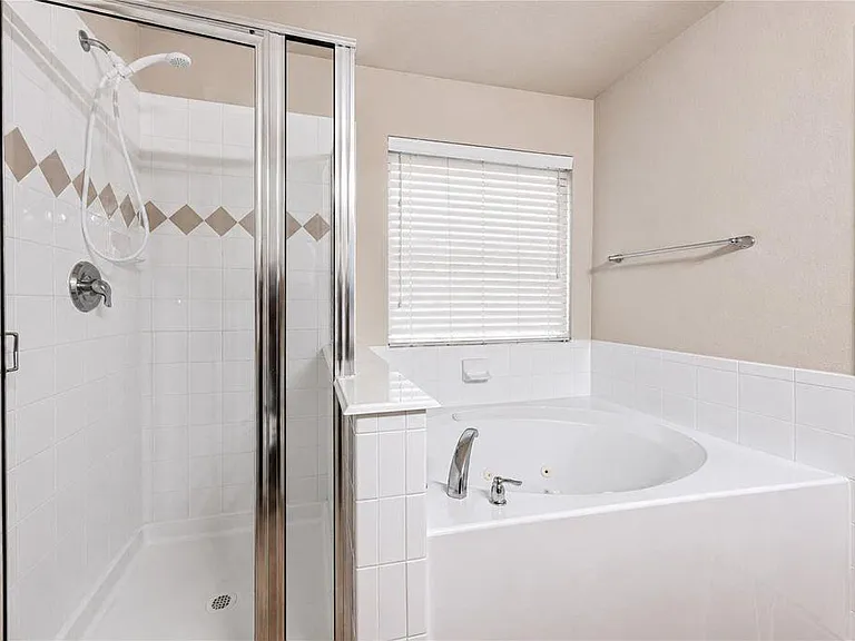 16702 Grovetrail Ln — Photo 28