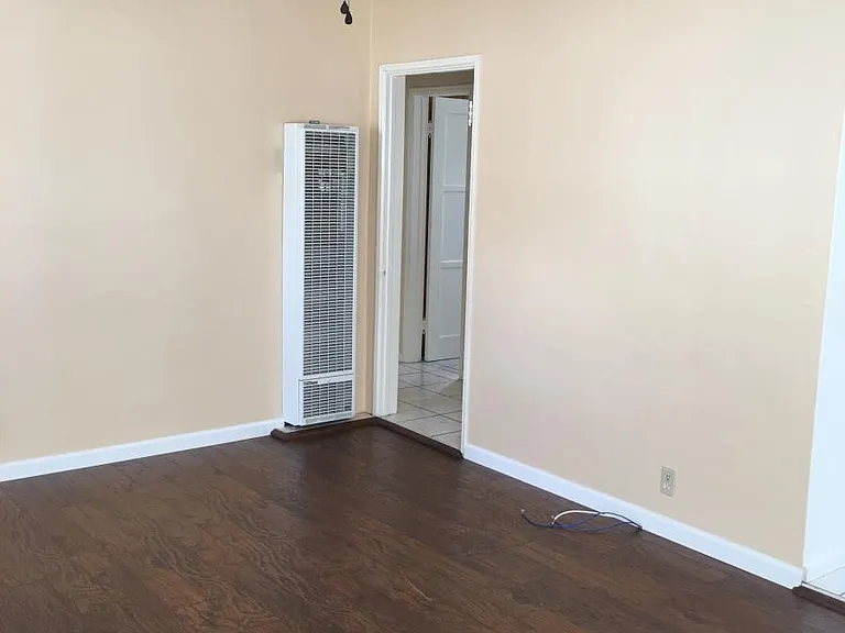 2530 Termino Ave — Photo 3