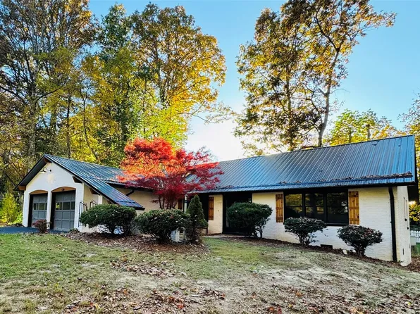 128 E Laurel Ln, Etowah, NC 28729