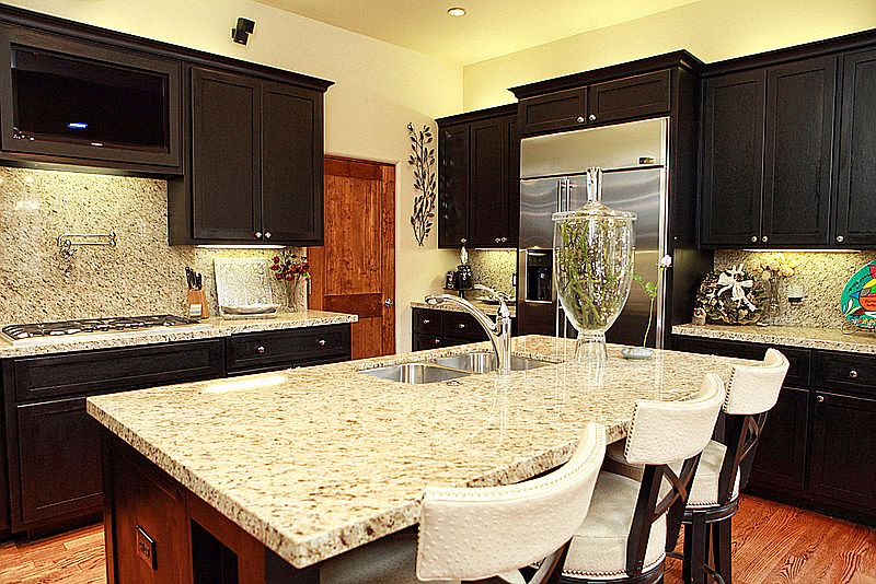 Gas cooktop & pot filler