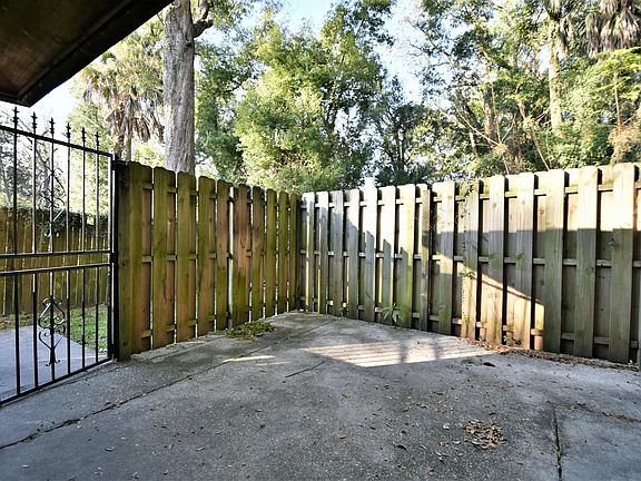 4th image of 2136 Schumacher Ave APT 4