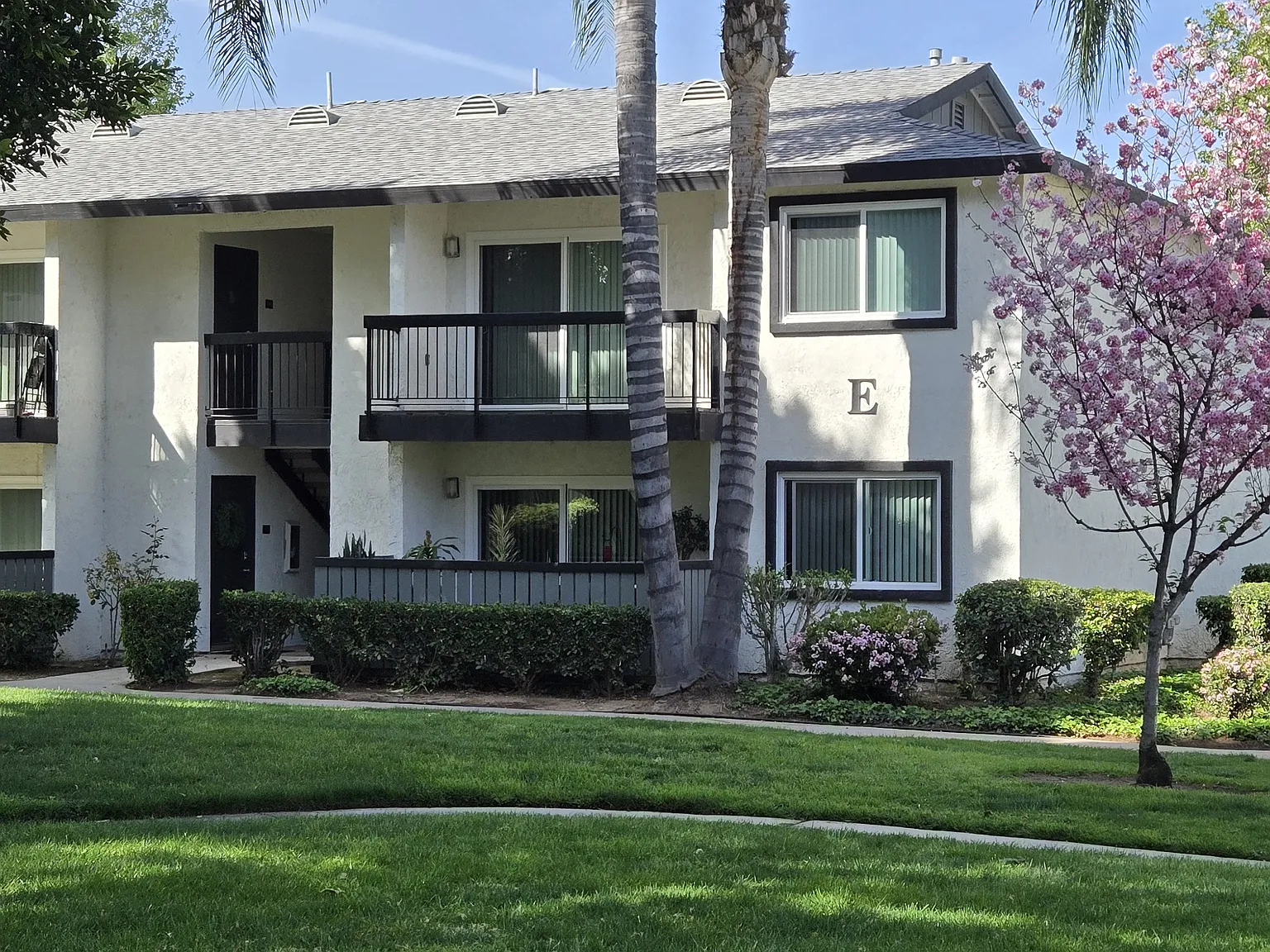 The Redlands Apartments — Photo 3