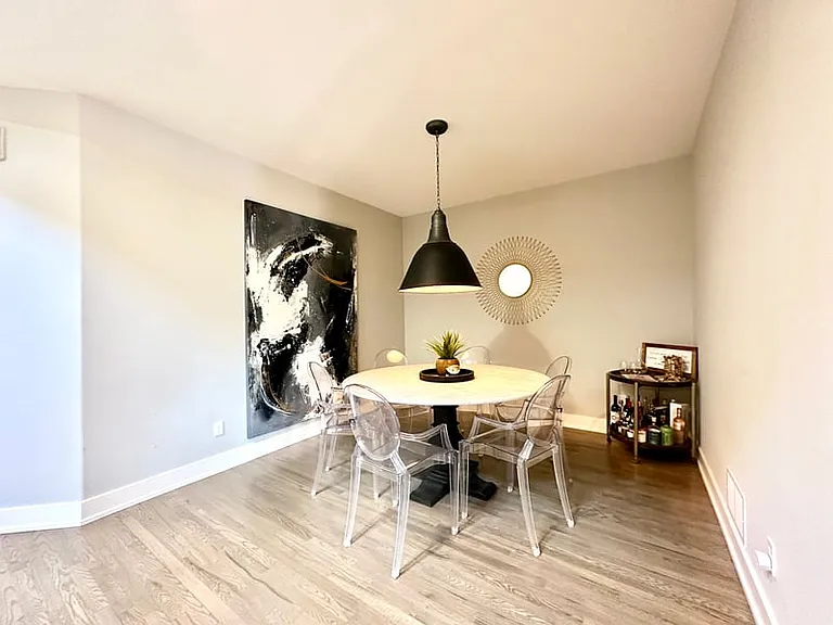 264 W Ridge Dr — Photo 2