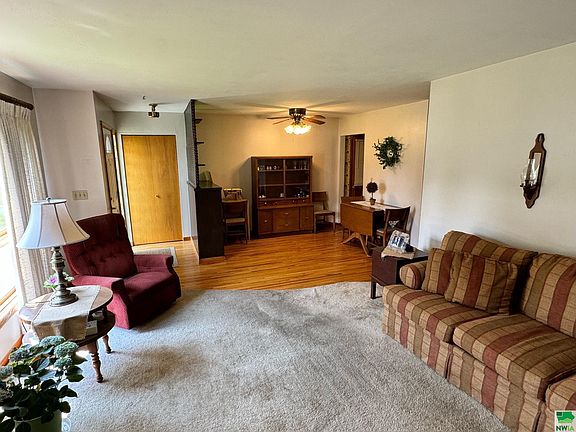 5th image of 417 E 32nd St