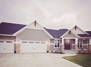 212 Crystal Ridge Cir, Brookings, SD 57006