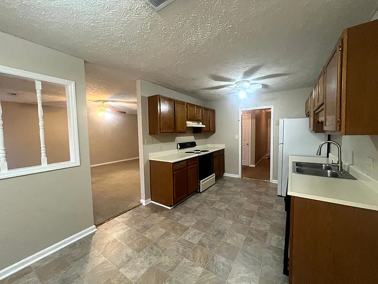 2857 Chillingworth Dr — Photo 3