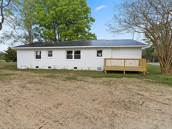 3rd image of 215 Burton Dr N
