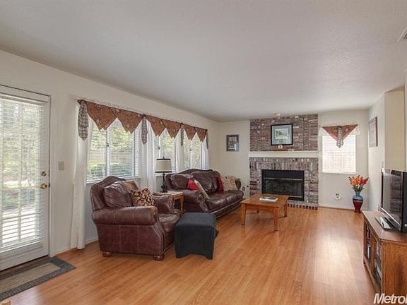 4th image of 1428 Lorimer Way