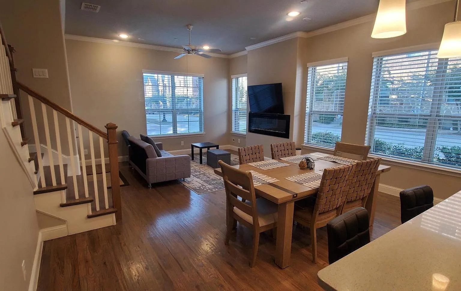 3 bed, 2.5 bath, 2300 sqft, $3,100 — Photo 1
