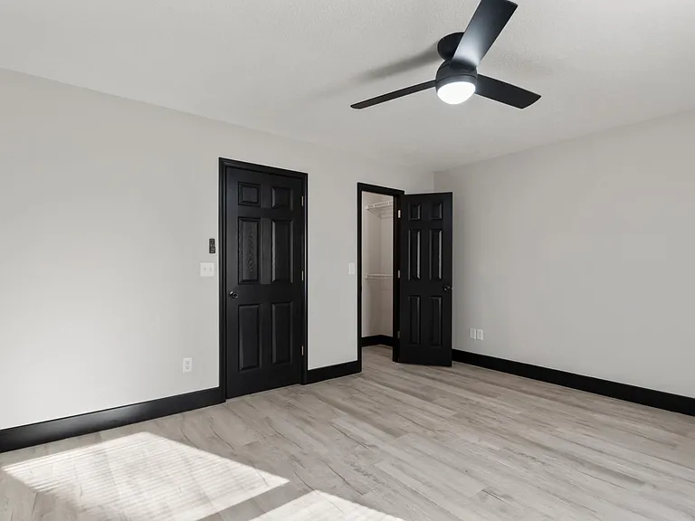 1516 W Meadow St — Photo 16