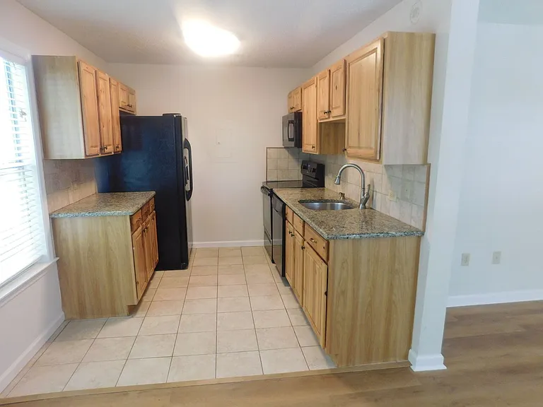 20 Old South Ct #A — Photo 8