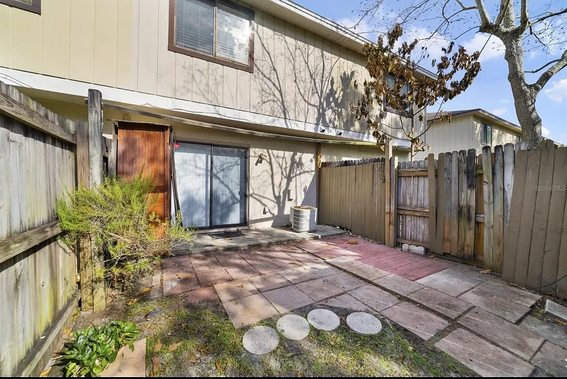 2 bed, 960 sqft, $975 — Photo 2