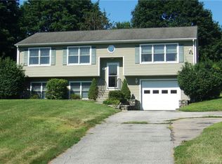 15 Clark Pl, Quaker Hill, CT 06375