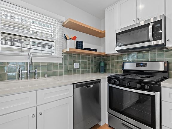 5th image of 1020 1/2 Carol Dr