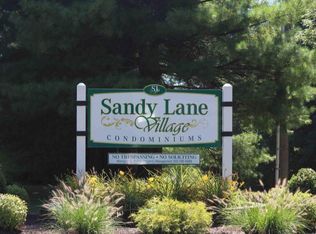 45 Homestead Ln #45, Brookfield, CT 06804