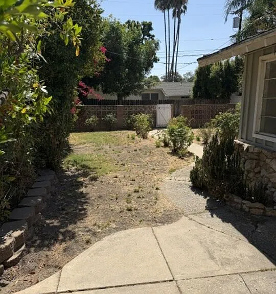 5136 Noble Ave — Photo 8