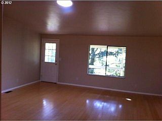 4th image of 14199 N Umpqua Hwy
