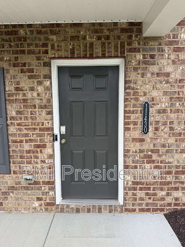 3 bed, 2.5 bath, 1882 sqft, $2,595 — Photo 3
