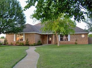 15 NW Deer Run Trl, Lawton, OK 73505