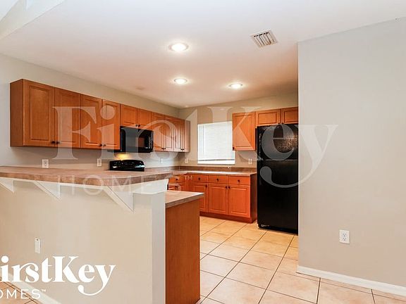5th image of 1117 NW 14th Ter