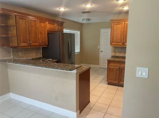2939 Myrtle Oak Cir, Fort Lauderdale, FL 33328
