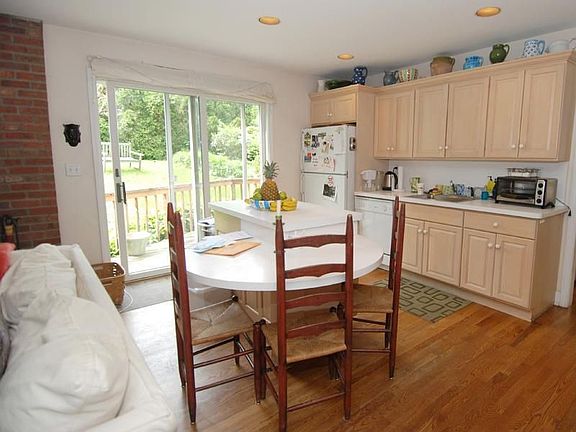 Eat-in Kitchen