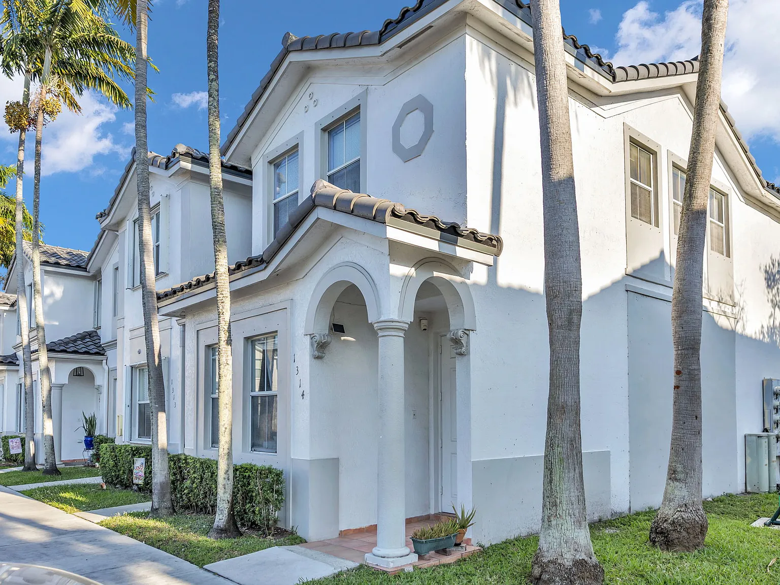 3 bed, 3.0 bath, 1460 sqft, $3,150 — Photo 4