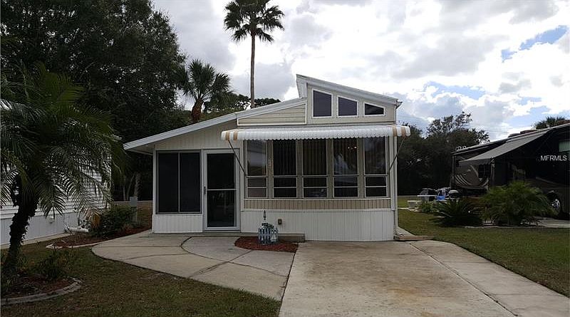 1st image of 262 Bainbridge Dr