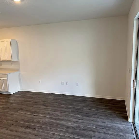 2569 Olympic Ct — Photo 9