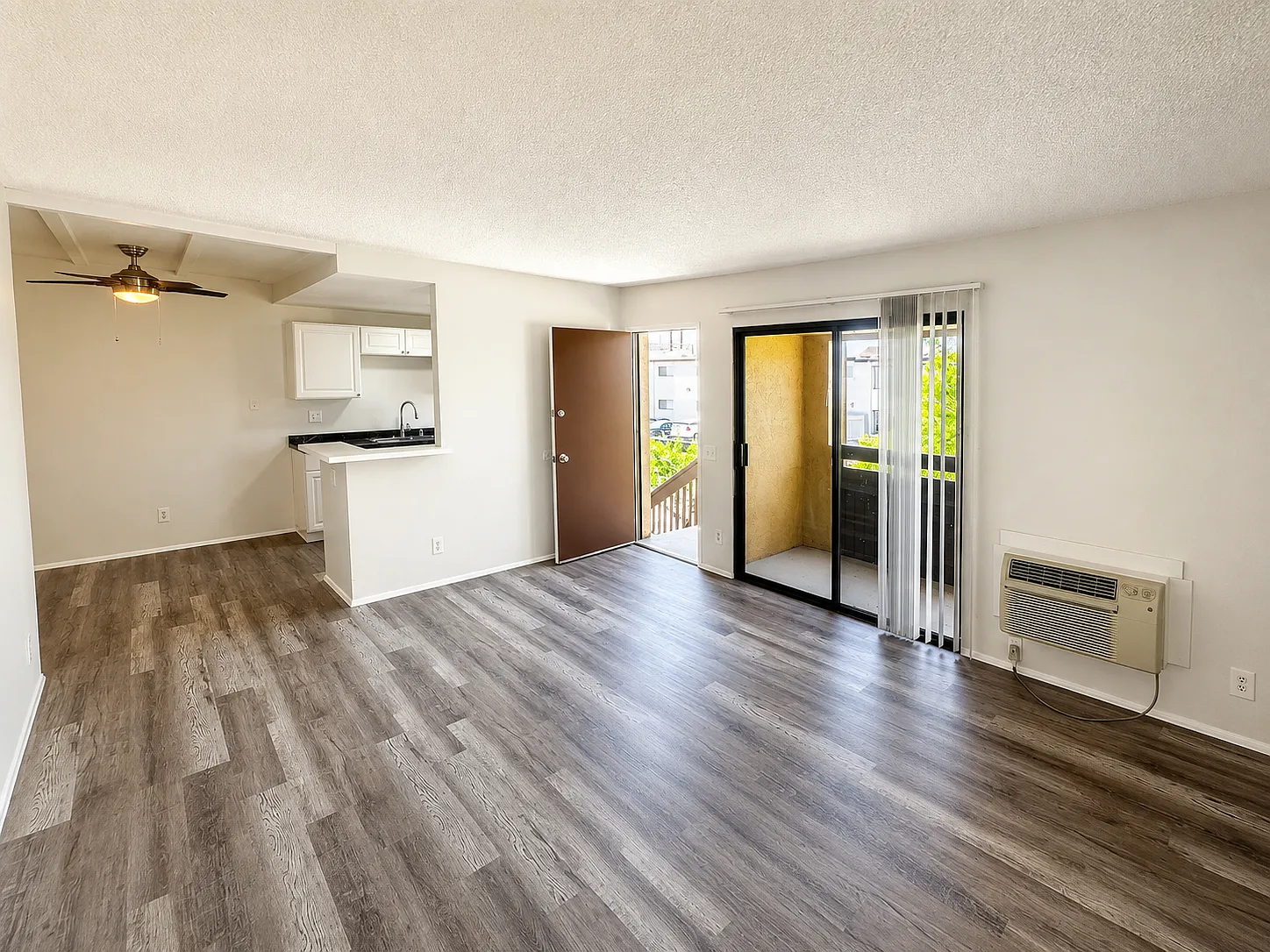 2 bed, 800 sqft, $1,980 — Photo 3