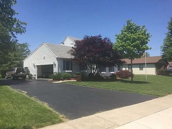 Driveway/Garage View