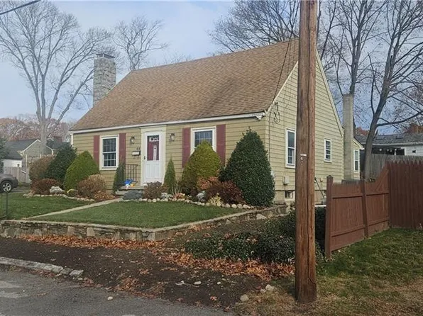 63 Benbridge Ave, Warwick, RI 02888