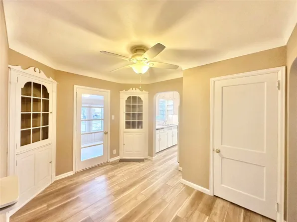 3018 E Ave NE, Cedar Rapids, IA 52402