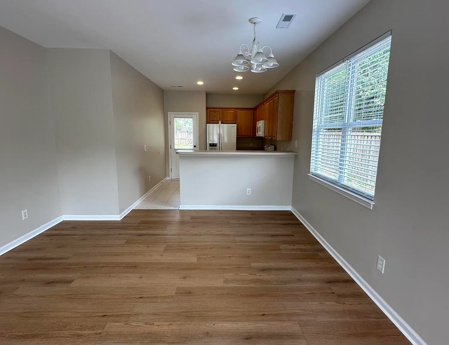 3 bed, 2.0 bath, $2,100 — Photo 2
