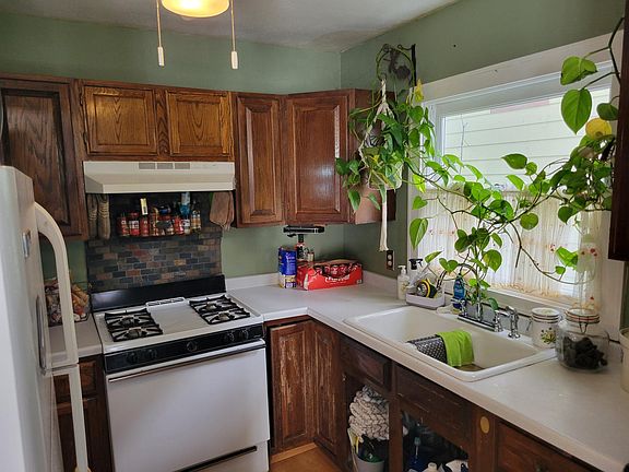 2nd image of 764 Fuller Ave