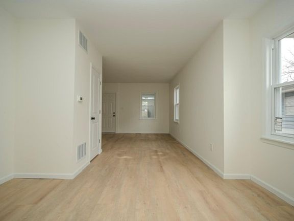 5th image of 115 Ryon Ave