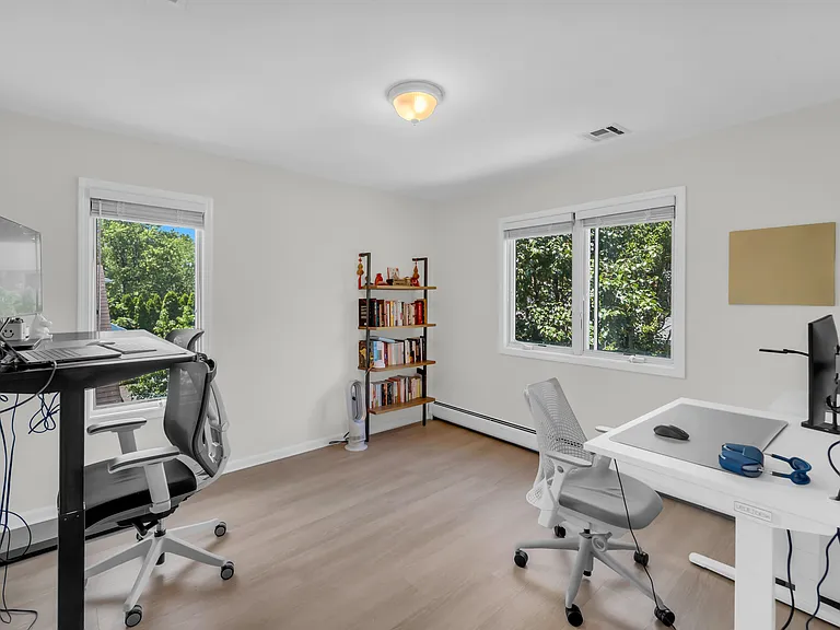 290 Mohegan Way — Photo 24