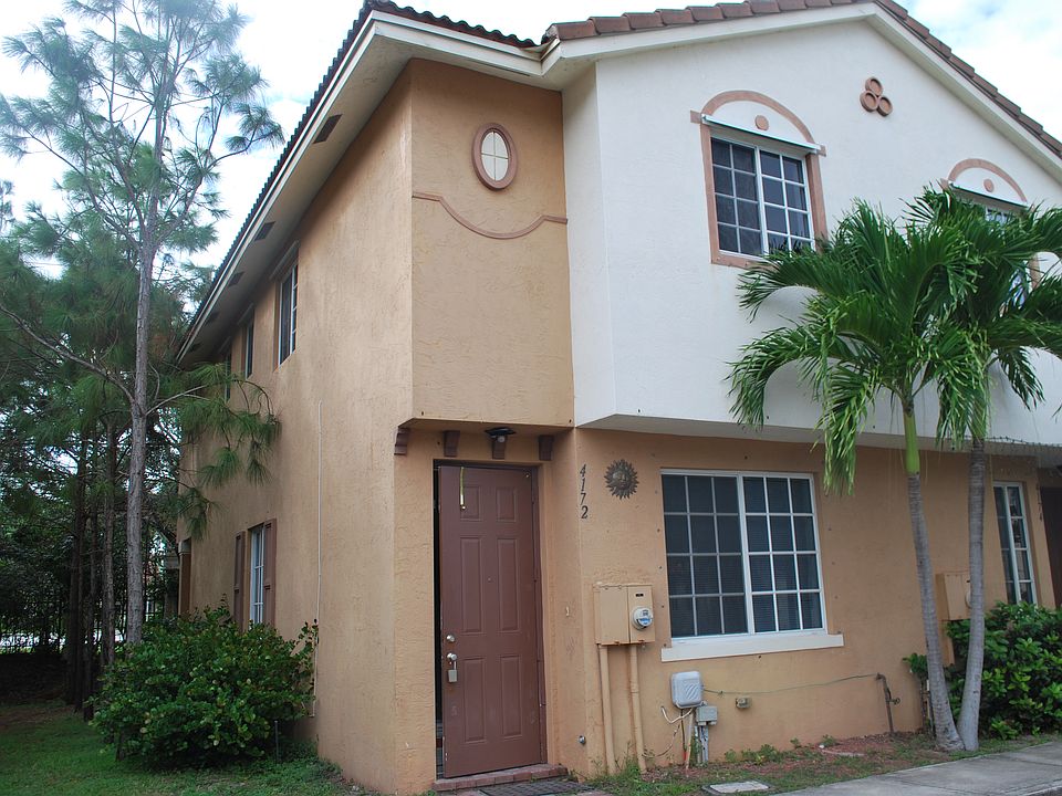 CORNER- END UNIT 3 BEDROOM 