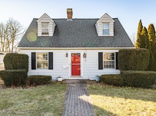 26 Button St, Worcester, MA 01606
